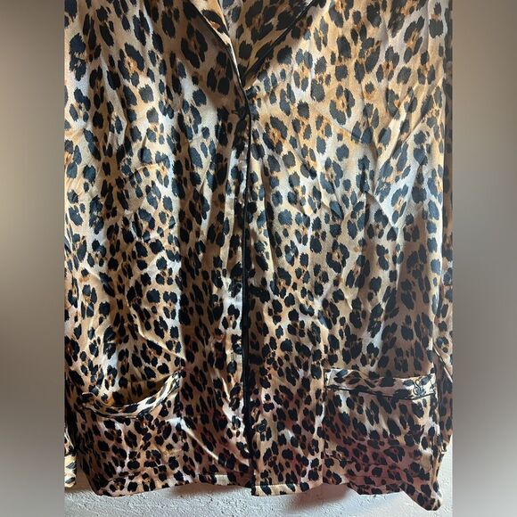 Victoria Secret NWT Leopard Print Women's button up pajama top, medium - Picture 6 of 10
